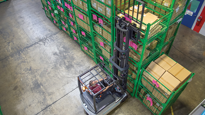 upside-downside-electric-forklifts-unicarriers-tx-m-853x448