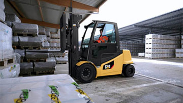 cat-pneumatic-lift-truck-brochure