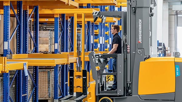 boost-warehouse-efficiency-RFID-navigation-systems